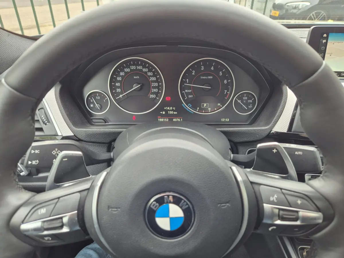 330i M Sport Apple Pano CarPlay 360 Camera H&K 100% Dealer onderhouden 19inch M 330i High Executive