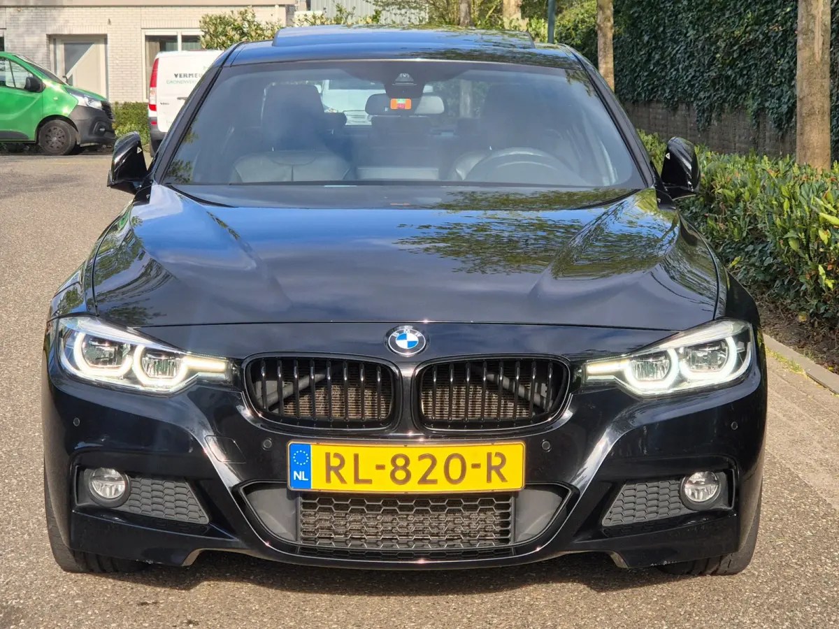 330i M Sport Apple Pano CarPlay 360 Camera H&K 100% Dealer onderhouden 19inch M 330i High Executive