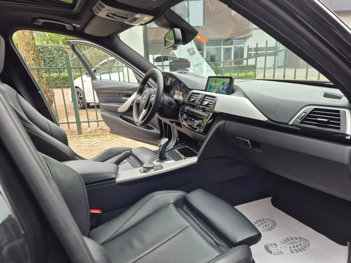 330i M Sport Apple Pano CarPlay 360 Camera H&K 100% Dealer onderhouden 19inch M 330i High Executive