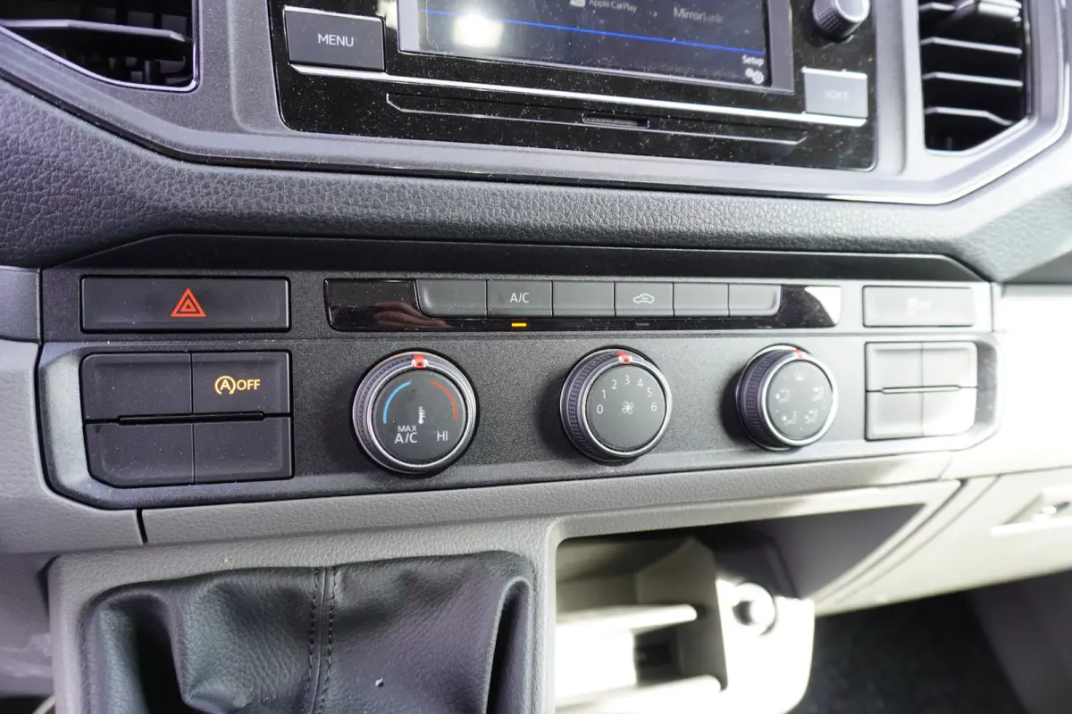 180pk Dubbellucht Bakwagen Laadklep Apple Carplay Cruise control Airco 3-Zits Multifunctioneel stuurwiel Meubelbak Koffer LBW