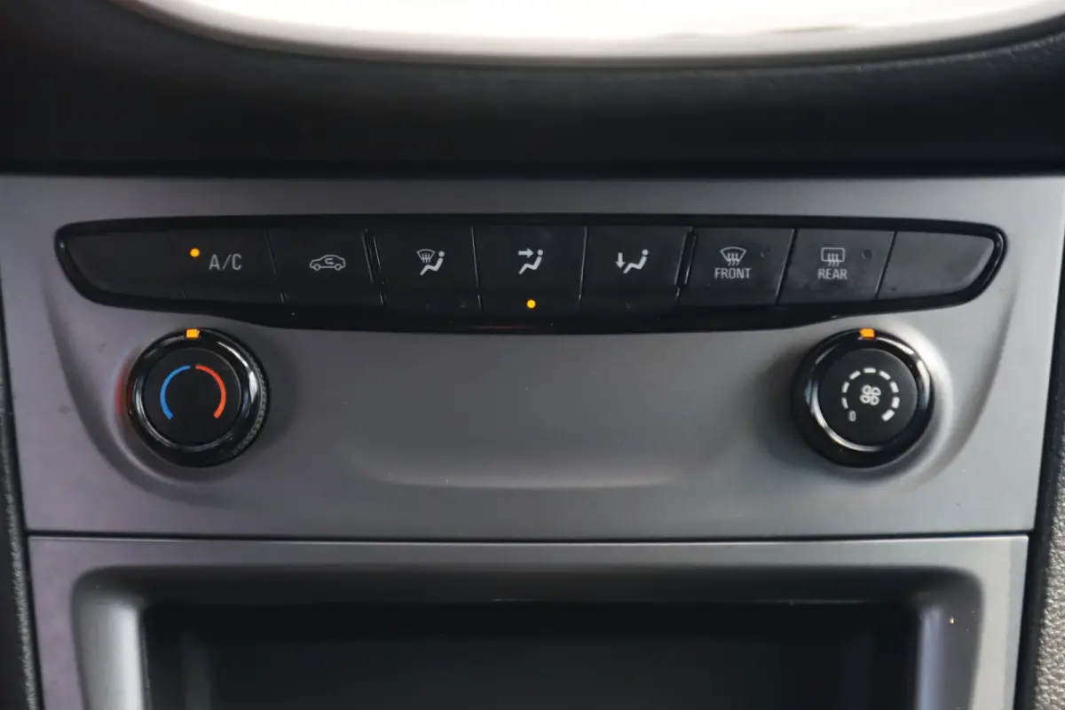 1.2 Edition 131PK Navigatie Carplay Android 16 inch LMV Airco Cruise Control Getint Glas