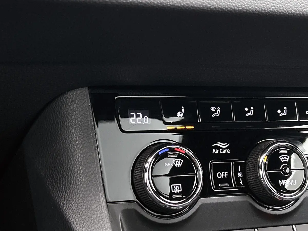 1.5 TSI ACT Sportline Business | PANORAMADAK | 360 CAMERA | WINTERPACK | KEYLESS | NAVI | ELEKTR. ACHTERKLEP