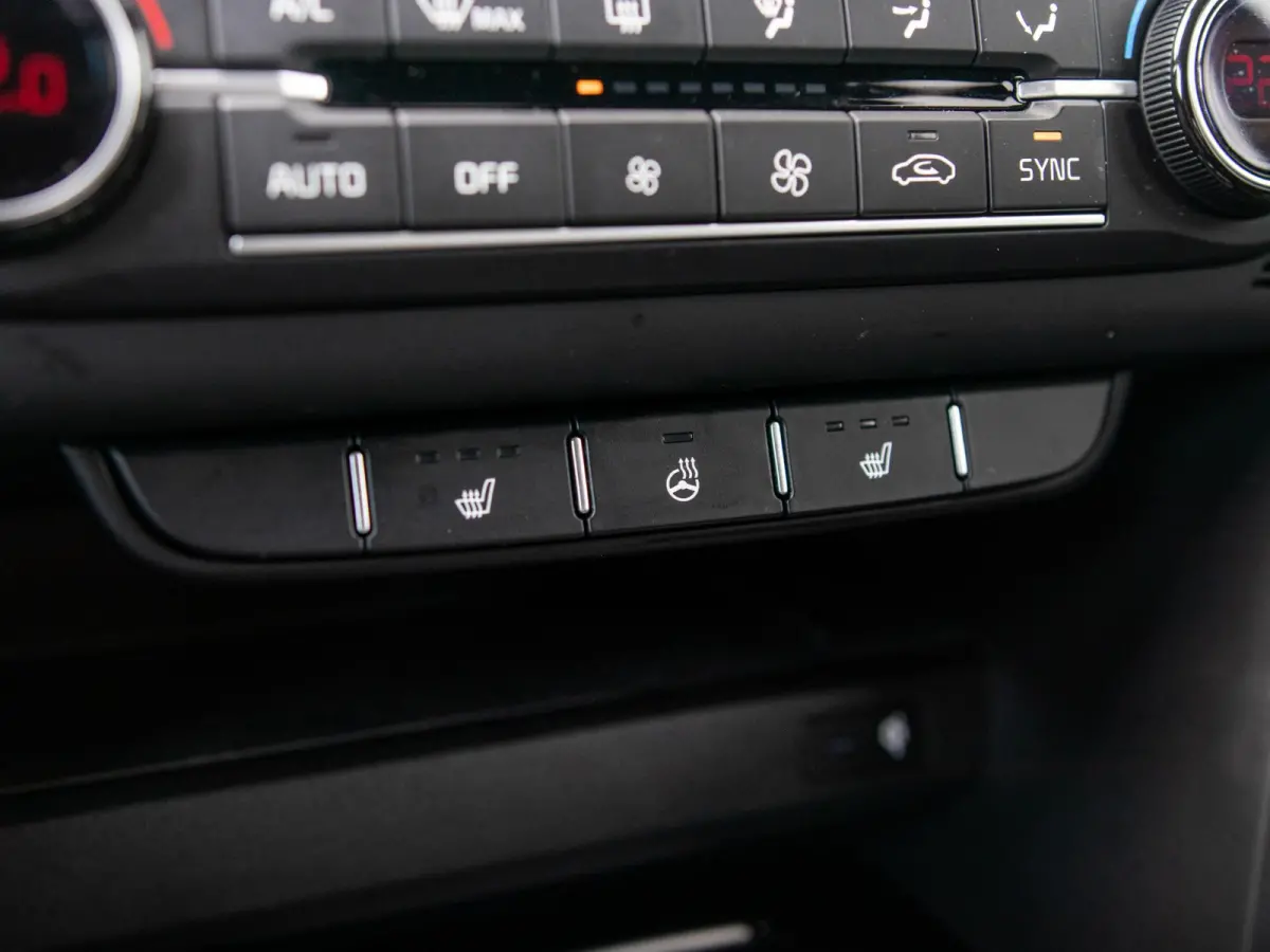 1.0 T-GDi Design Edition | Navigatie | Stoel & Stuur verw. | Elec. achterklep | JBL premium sound