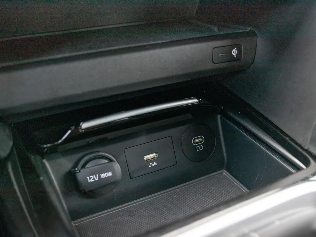 1.0 T-GDi Design Edition | Navigatie | Stoel & Stuur verw. | Elec. achterklep | JBL premium sound