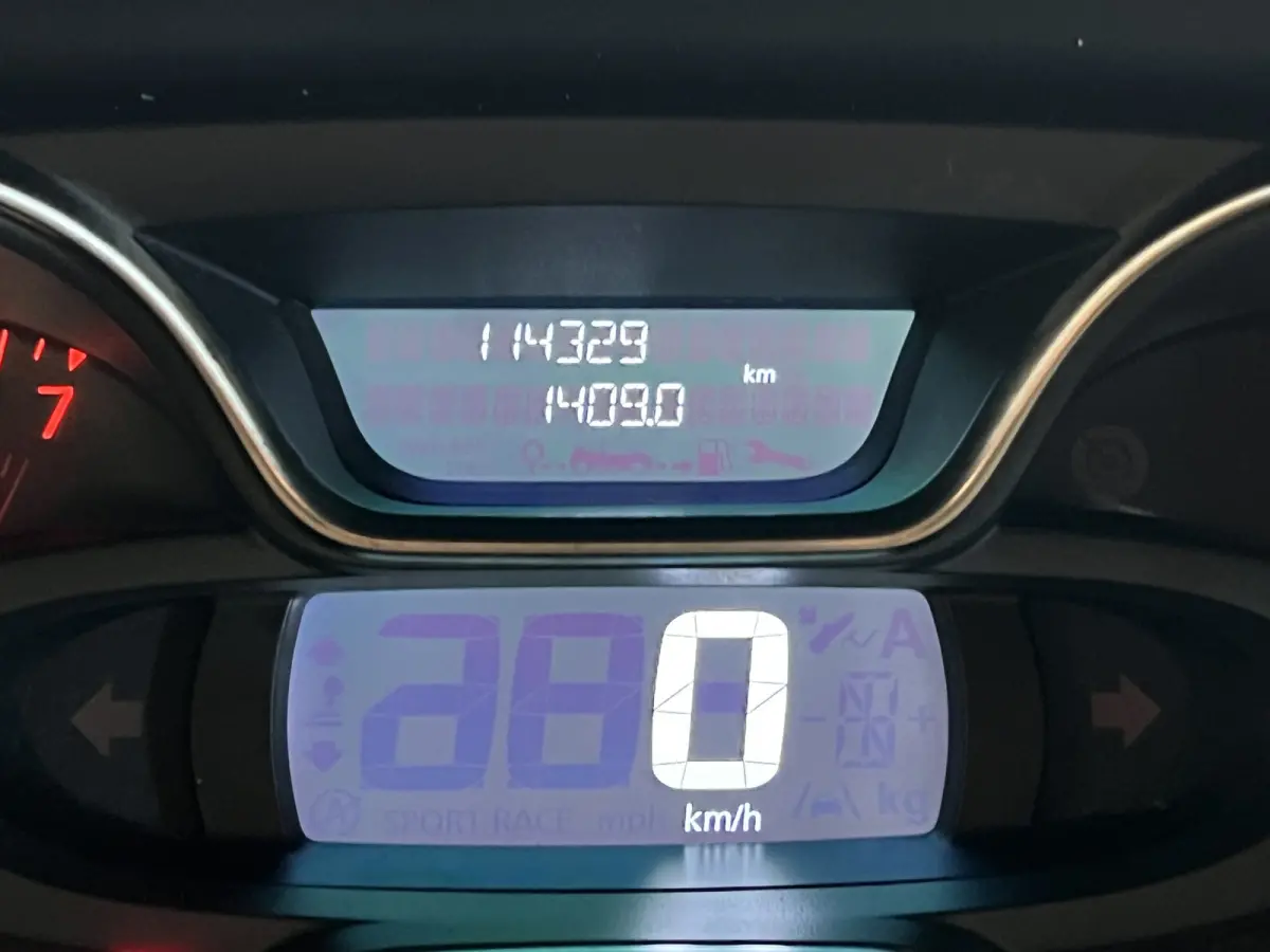 0.9 TCe Intens | Navigatie/Android/Apple Carplay | LM Velgen 17" | Cruise Control | Airco  | LED Koplampen | Trekhaak