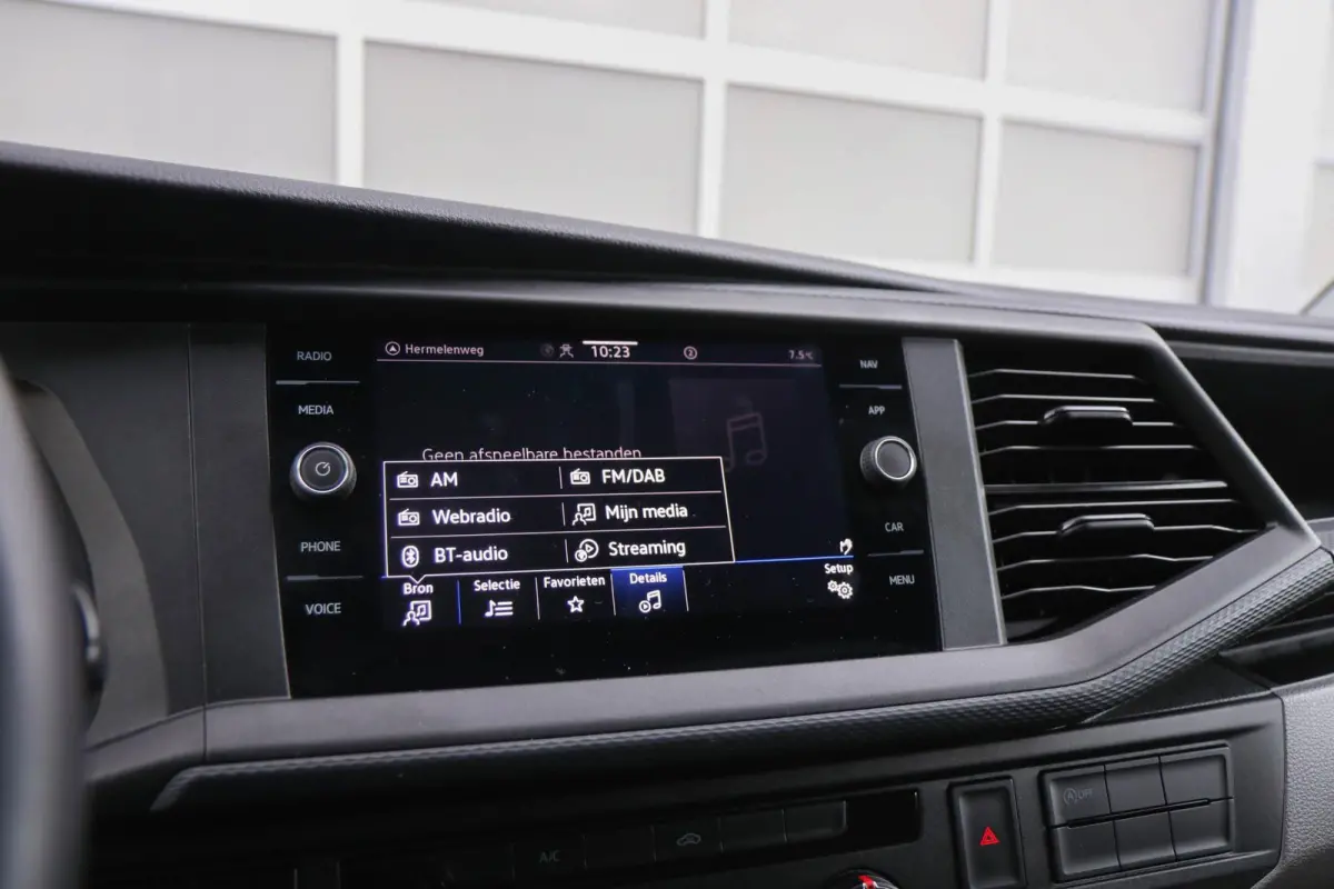 2.0 TDI 150pk L2H1 28 | App Connect | Navigatie | Trekhaak | Cruise Control | Parkeersensoren Achter | Airco