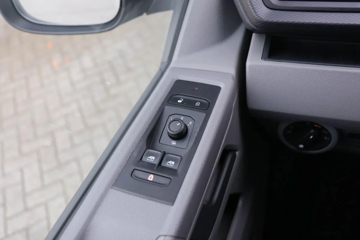 2.0 TDI 150pk L2H1 28 | App Connect | Navigatie | Trekhaak | Cruise Control | Parkeersensoren Achter | Airco