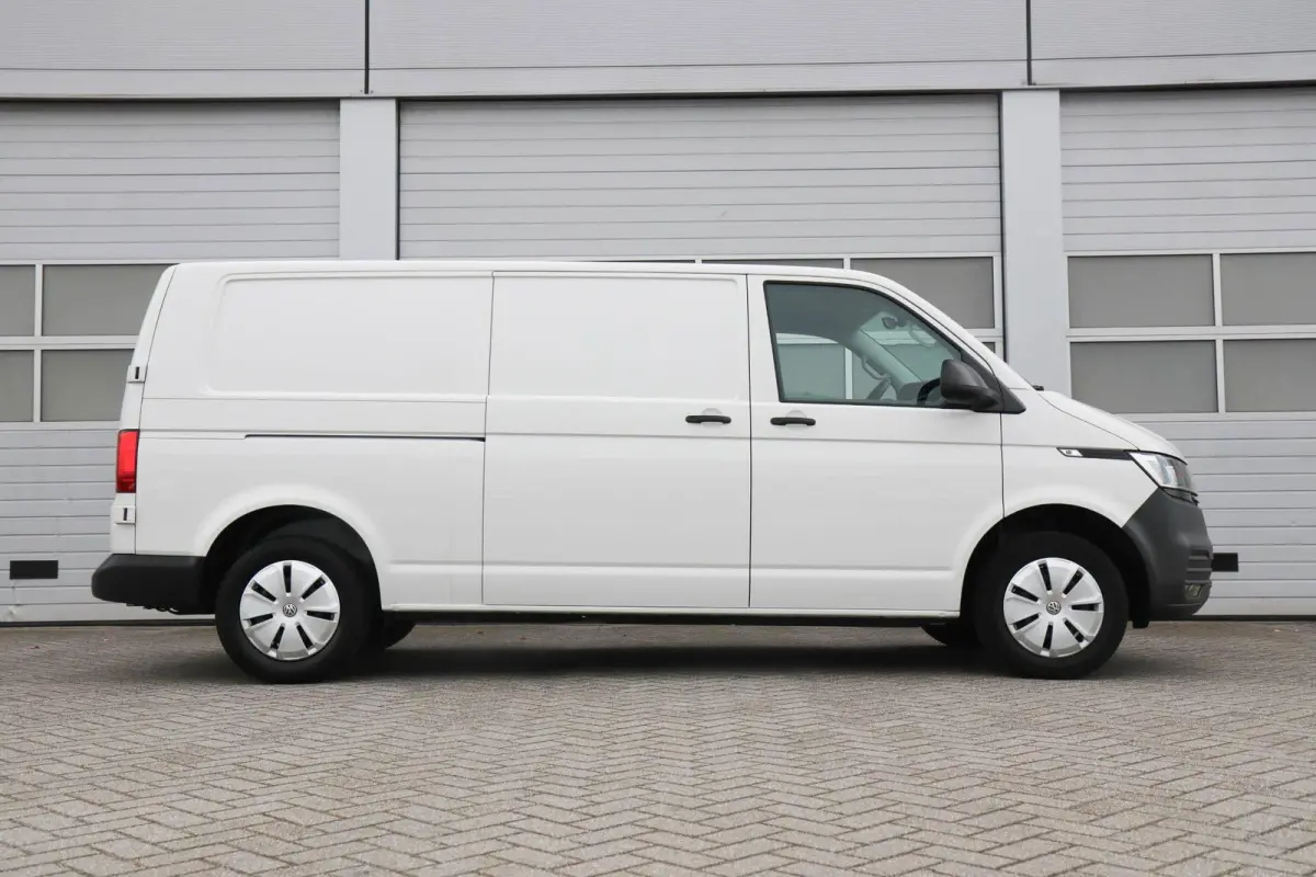 2.0 TDI 150pk L2H1 28 | App Connect | Navigatie | Trekhaak | Cruise Control | Parkeersensoren Achter | Airco