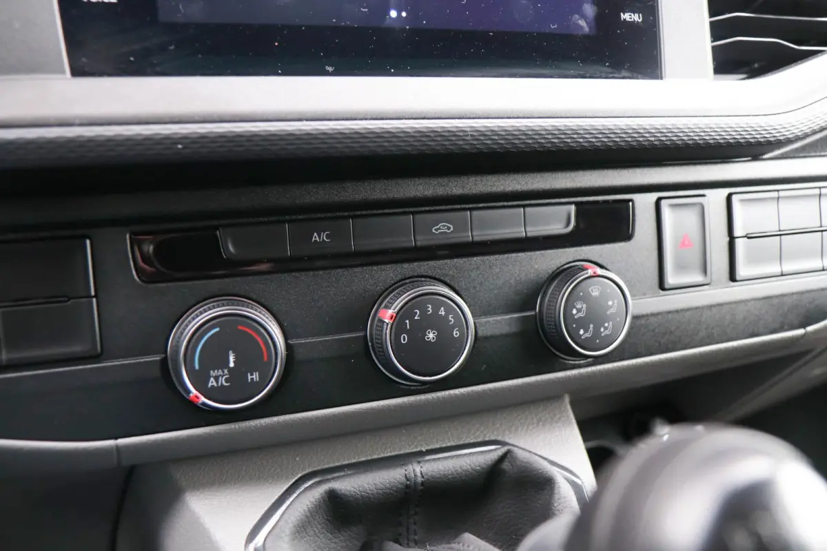 2.0 TDI 150pk L2H1 28 | App Connect | Navigatie | Trekhaak | Cruise Control | Parkeersensoren Achter | Airco