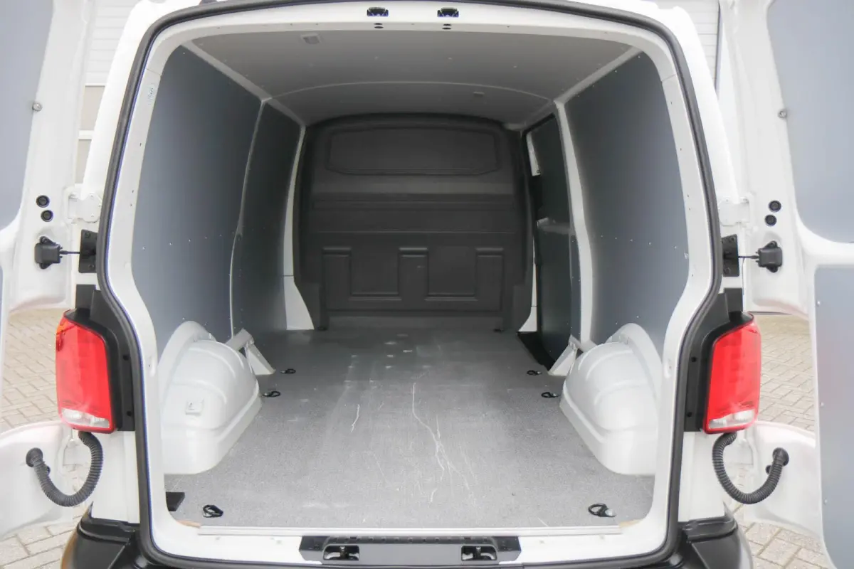 2.0 TDI 150pk L2H1 28 | App Connect | Navigatie | Trekhaak | Cruise Control | Parkeersensoren Achter | Airco