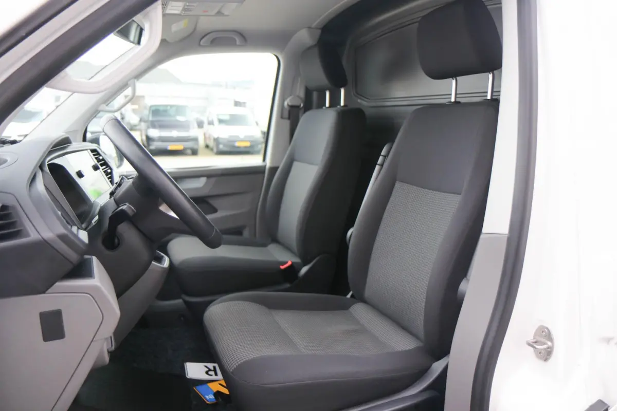 2.0 TDI 150pk L2H1 28 | App Connect | Navigatie | Trekhaak | Cruise Control | Parkeersensoren Achter | Airco