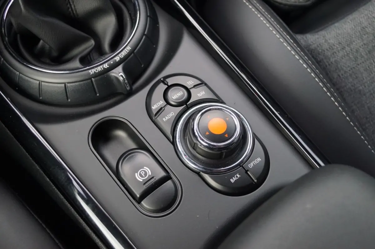 2.0 Cooper S Pepper (192pk) HUD/18inch/Keyless/LED/ACC/Sfeerverlichting