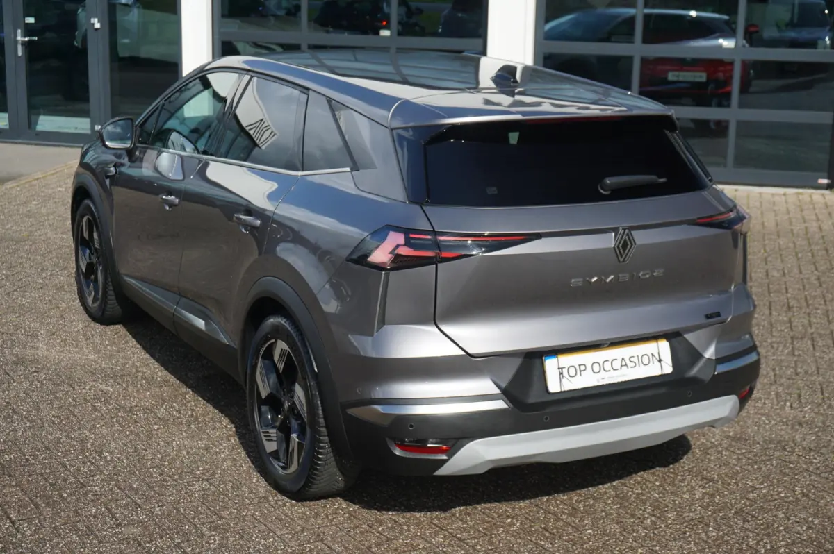 1.6 E-Tech full Hybrid 145 Iconic