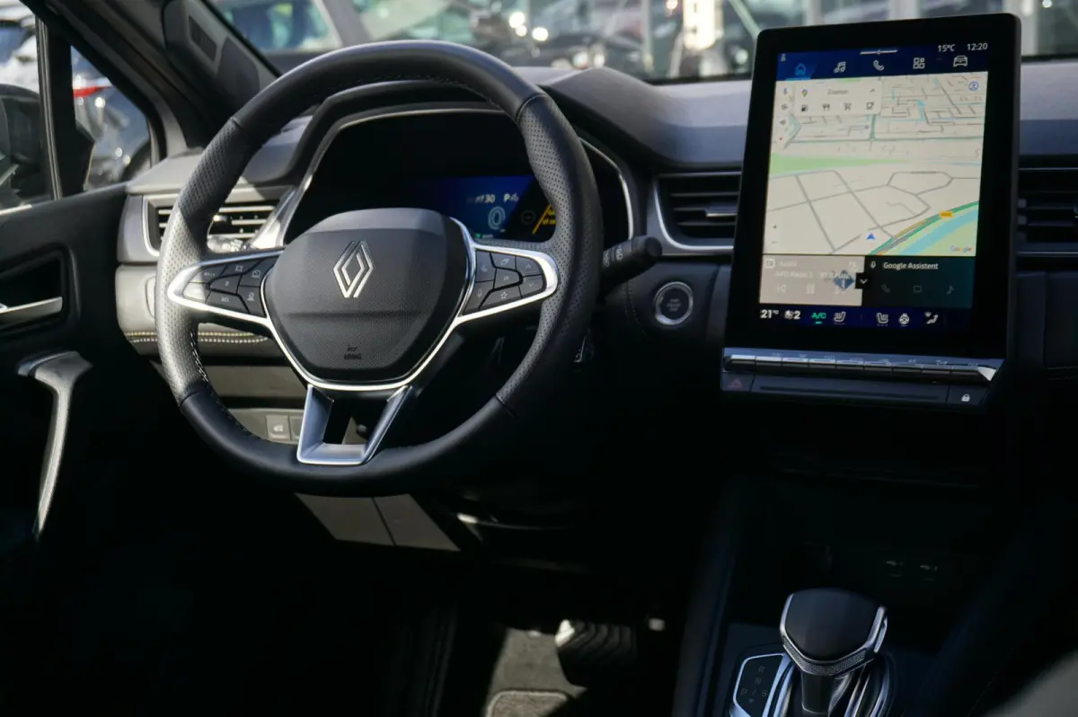 1.6 E-Tech full Hybrid 145 Iconic