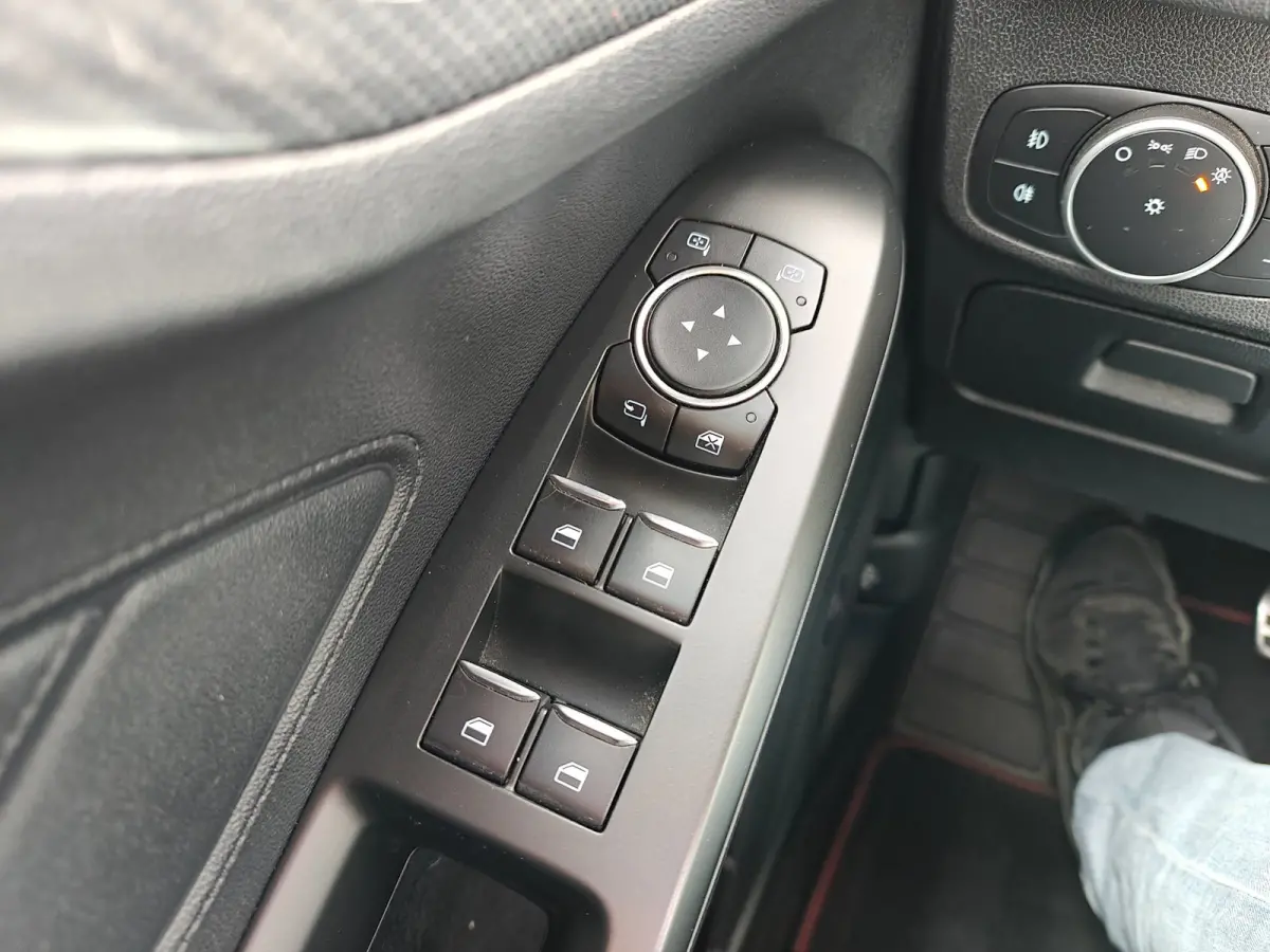 1.0 EcoBoost ST Line Business | LED | Panoramadak | Stoel en stuurverwarming | B&O systeem