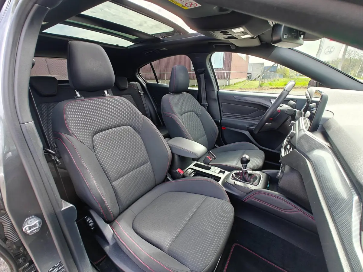 1.0 EcoBoost ST Line Business | LED | Panoramadak | Stoel en stuurverwarming | B&O systeem