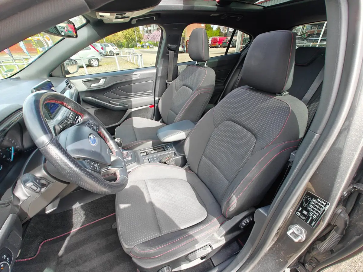 1.0 EcoBoost ST Line Business | LED | Panoramadak | Stoel en stuurverwarming | B&O systeem