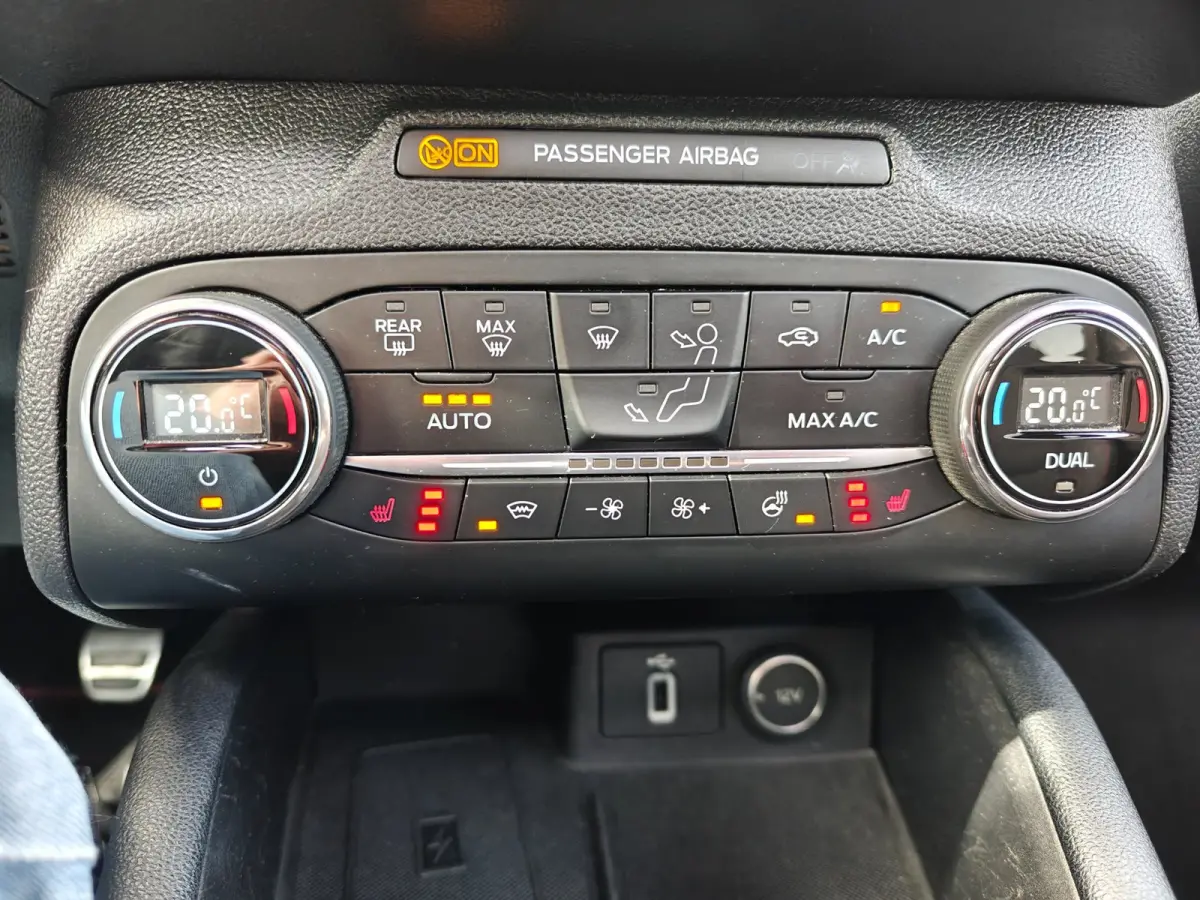 1.0 EcoBoost ST Line Business | LED | Panoramadak | Stoel en stuurverwarming | B&O systeem