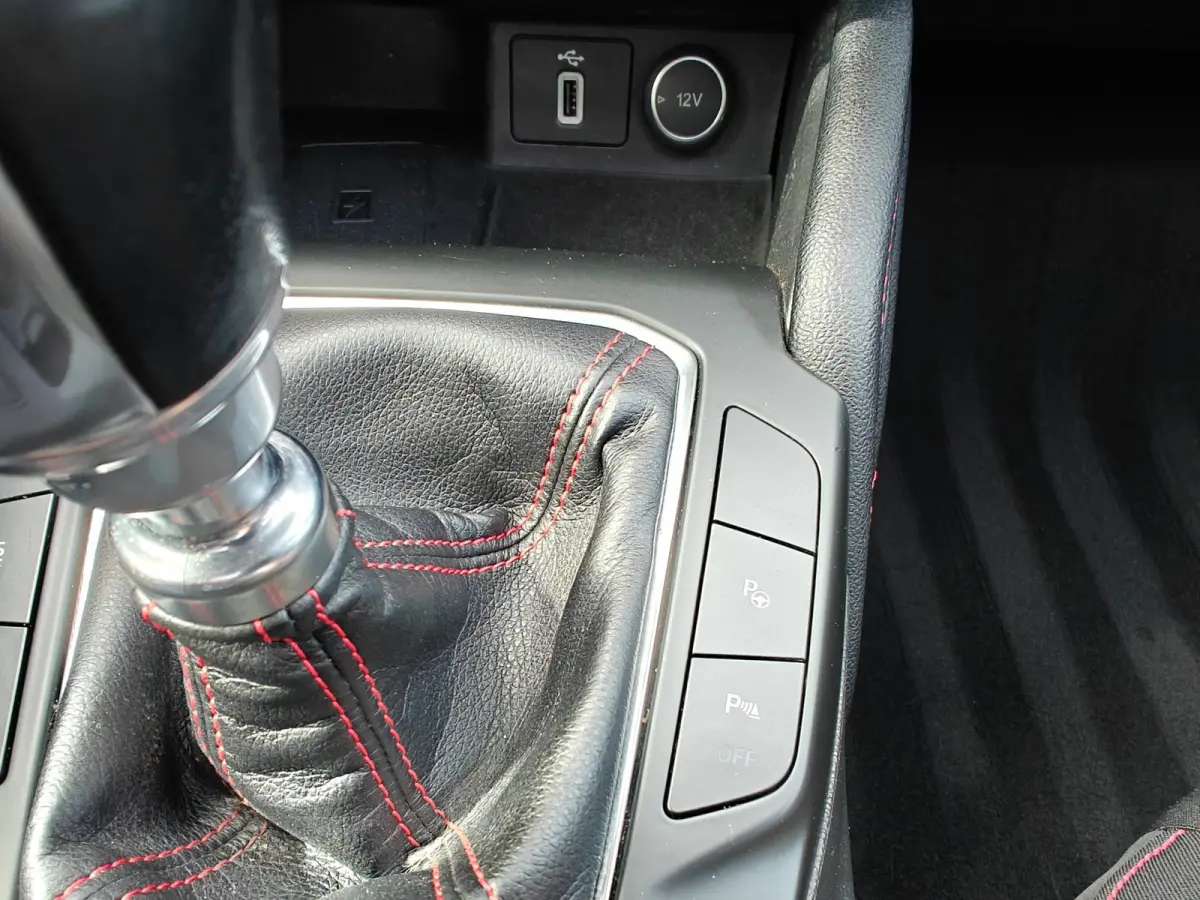 1.0 EcoBoost ST Line Business | LED | Panoramadak | Stoel en stuurverwarming | B&O systeem