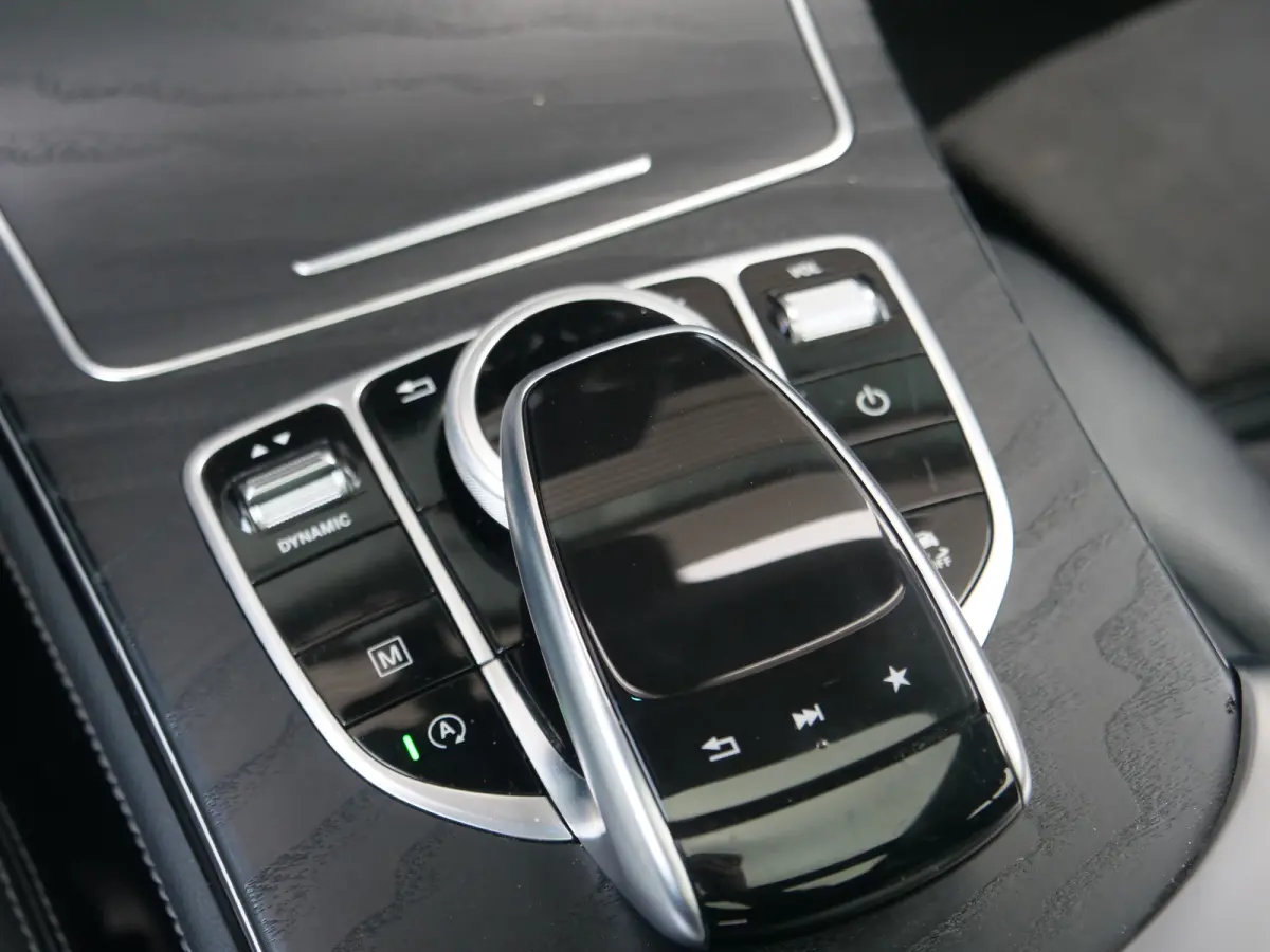 GLC 250 4MATIC | AMG | NL auto | Panorama | Burmester | Aantoonbaar onderhouden..