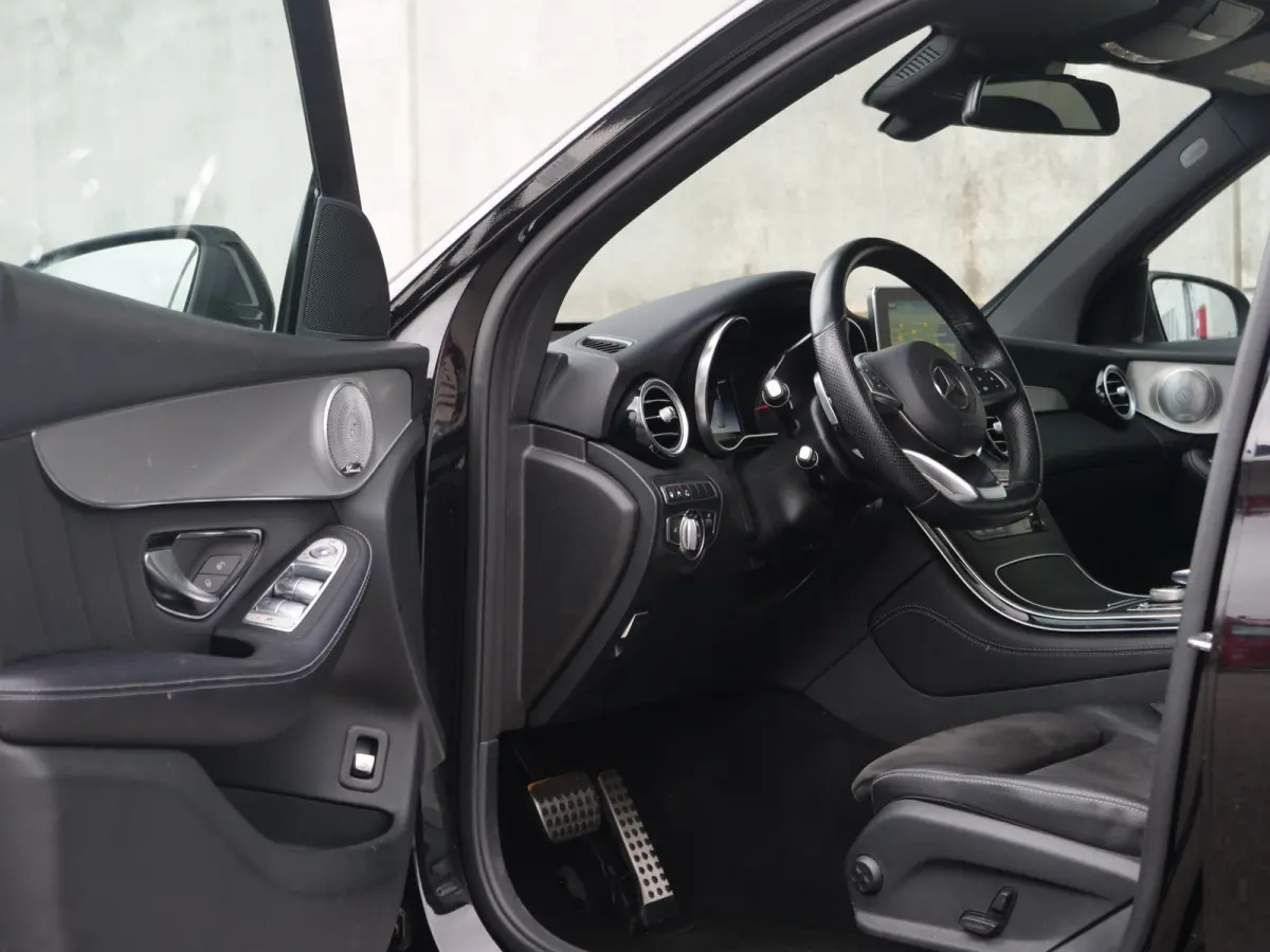 GLC 250 4MATIC | AMG | NL auto | Panorama | Burmester | Aantoonbaar onderhouden..