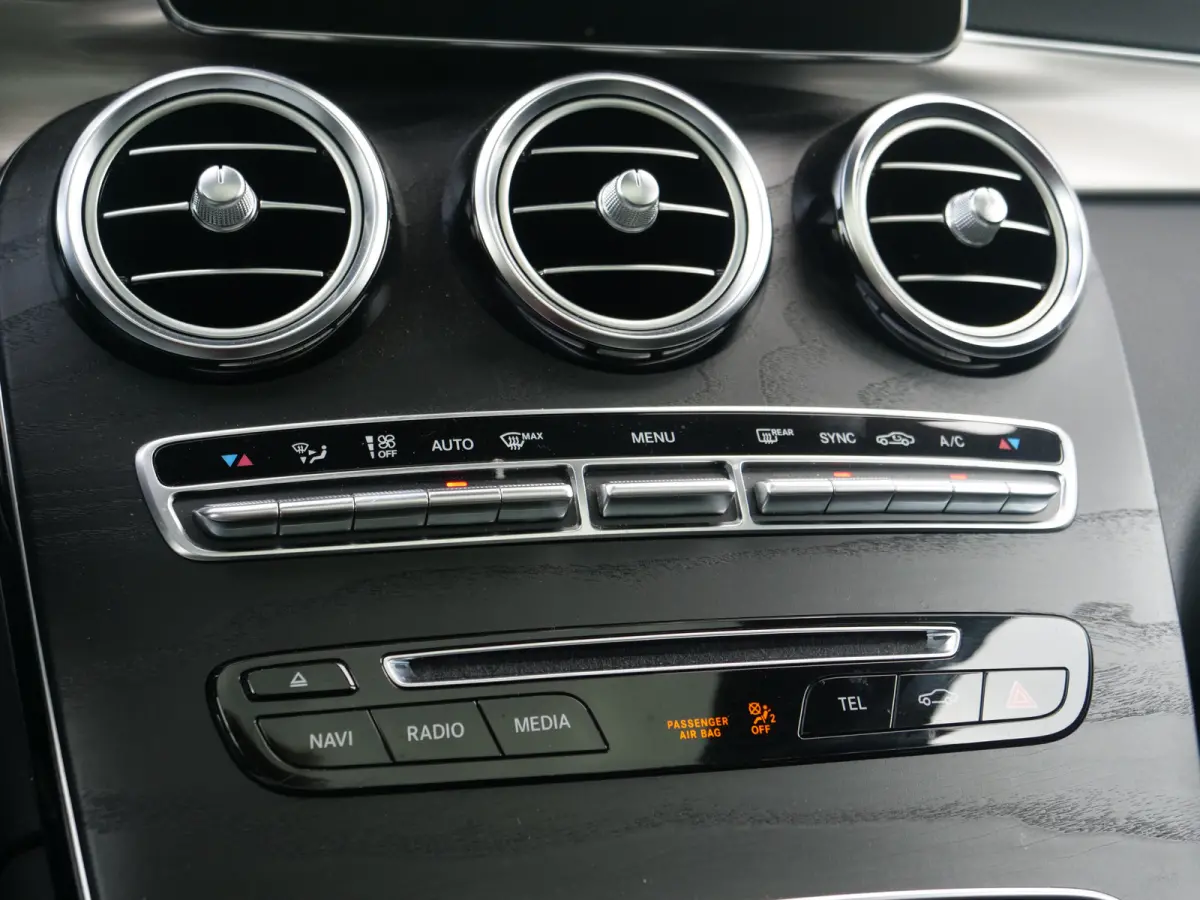 GLC 250 4MATIC | AMG | NL auto | Panorama | Burmester | Aantoonbaar onderhouden..