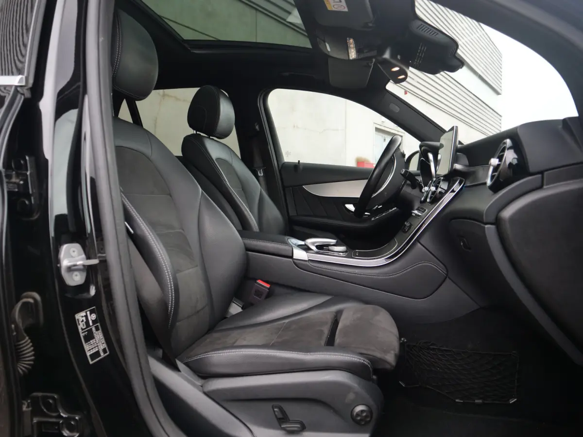 GLC 250 4MATIC | AMG | NL auto | Panorama | Burmester | Aantoonbaar onderhouden..