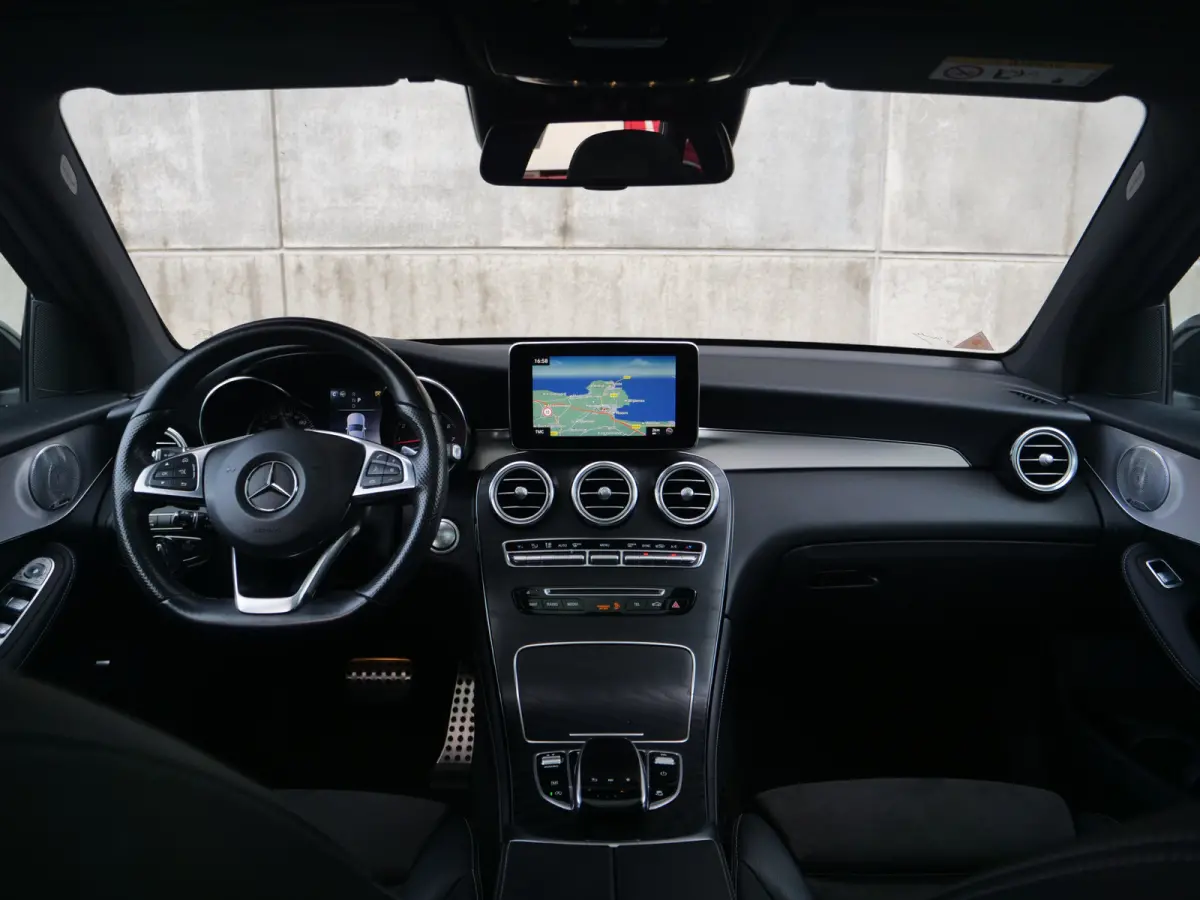 GLC 250 4MATIC | AMG | NL auto | Panorama | Burmester | Aantoonbaar onderhouden..