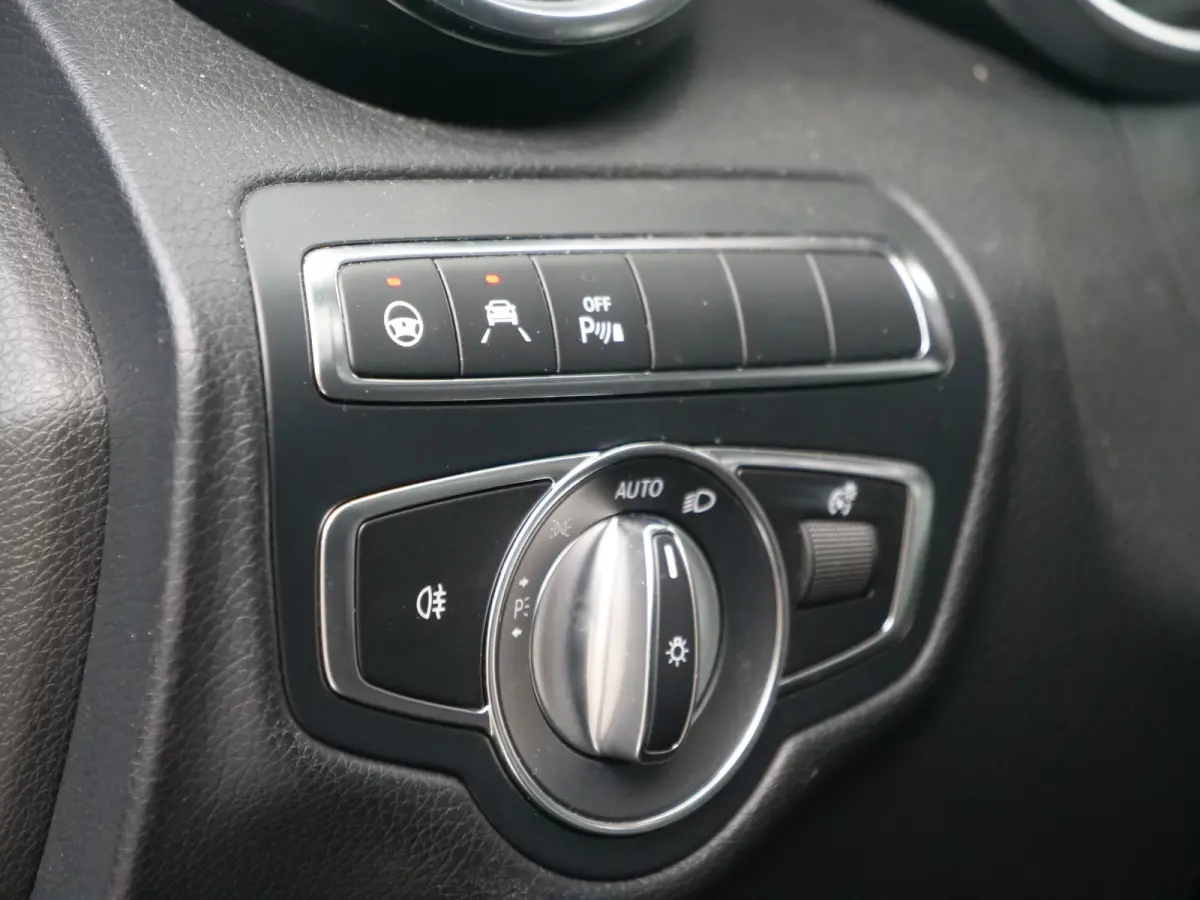 GLC 250 4MATIC | AMG | NL auto | Panorama | Burmester | Aantoonbaar onderhouden..