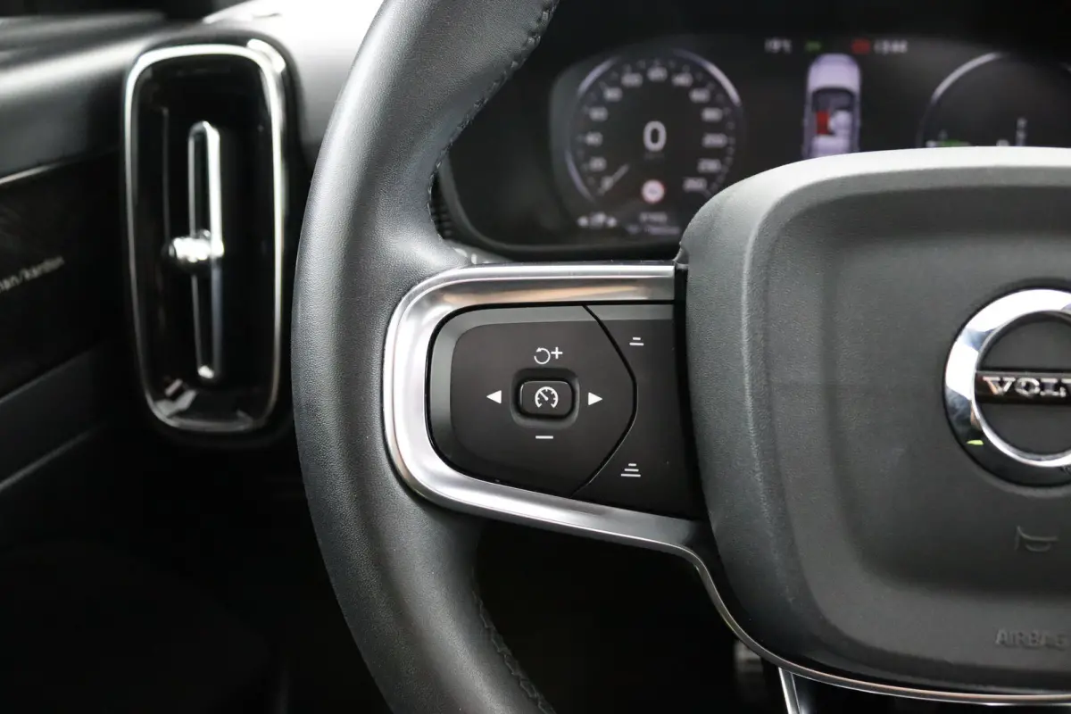 T4 R-Design | Panoramadak | Harman Kardon | 360 Camera | Elektrische stoelen | Adaptieve cruise control | BLIS |