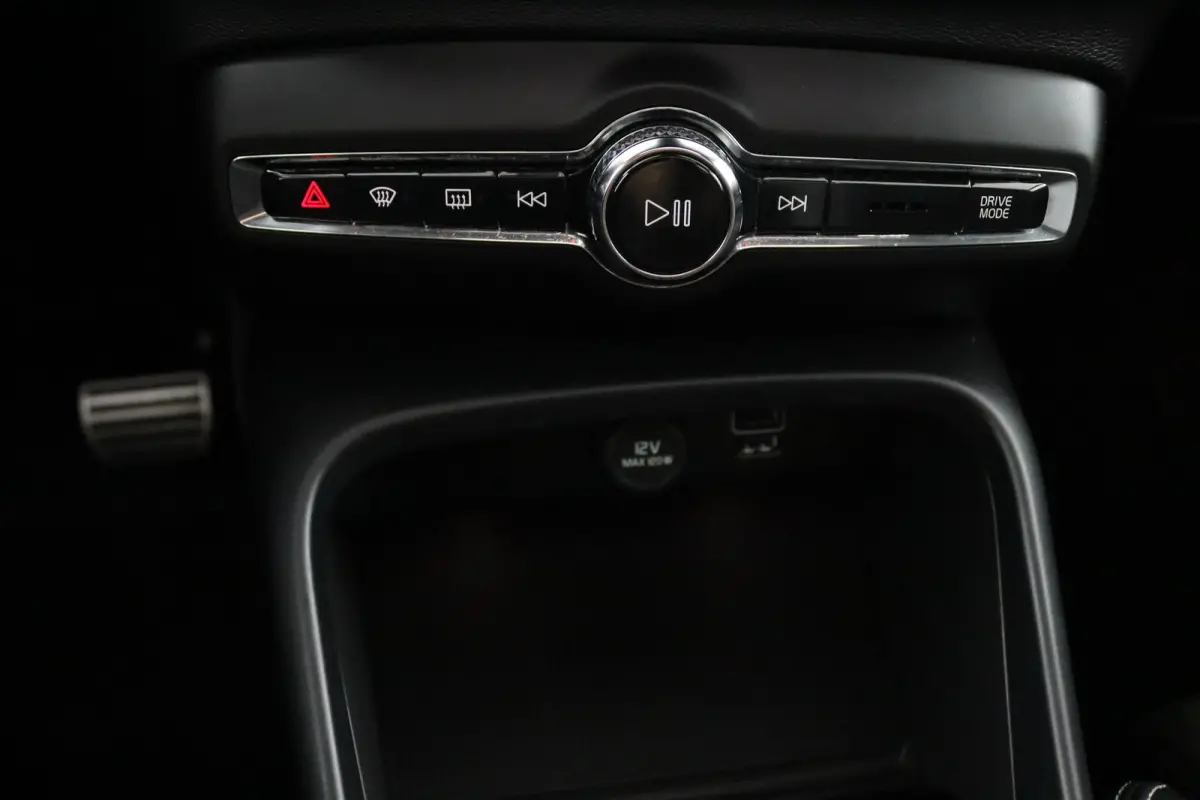 T4 R-Design | Panoramadak | Harman Kardon | 360 Camera | Elektrische stoelen | Adaptieve cruise control | BLIS |