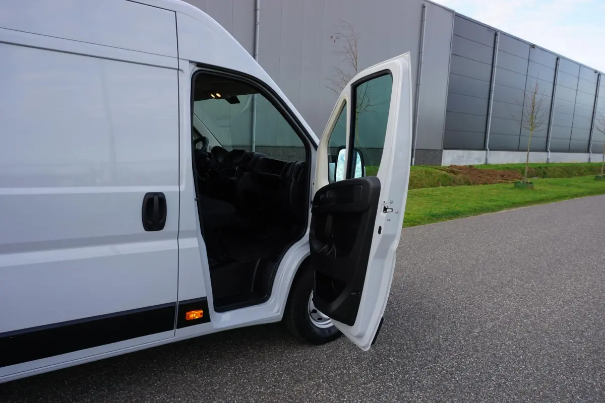 35H 2.2 MultiJet L4H2 180 pk |in topstaat |1e eigenaar |Grijs |Cruise |Climate control |Carplay |Trekhaak |Parkeersensoren |3500 KG |Mooie camperbasis