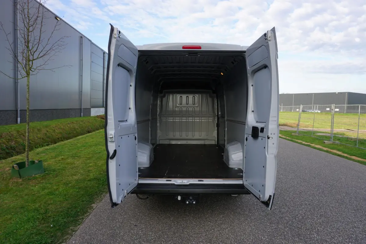 35H 2.2 MultiJet L4H2 180 pk |in topstaat |1e eigenaar |Grijs |Cruise |Climate control |Carplay |Trekhaak |Parkeersensoren |3500 KG |Mooie camperbasis