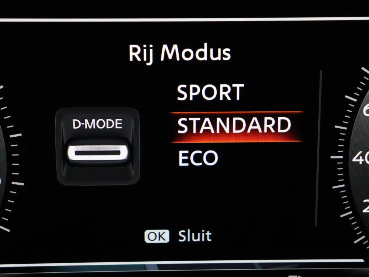 1.5 e-Power N-Connecta | Head-up Display | Stoel, stuur, voorruitverwarming | Elektrische Achterklep | All Season Banden |