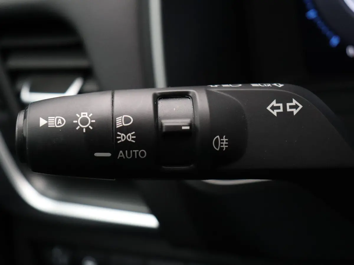 1.5 e-Power N-Connecta | Head-up Display | Stoel, stuur, voorruitverwarming | Elektrische Achterklep | All Season Banden |