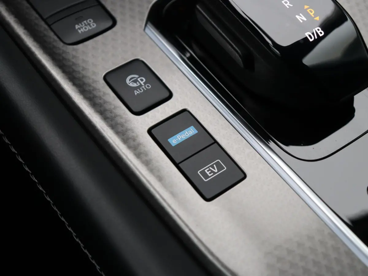 1.5 e-Power N-Connecta | Head-up Display | Stoel, stuur, voorruitverwarming | Elektrische Achterklep | All Season Banden |