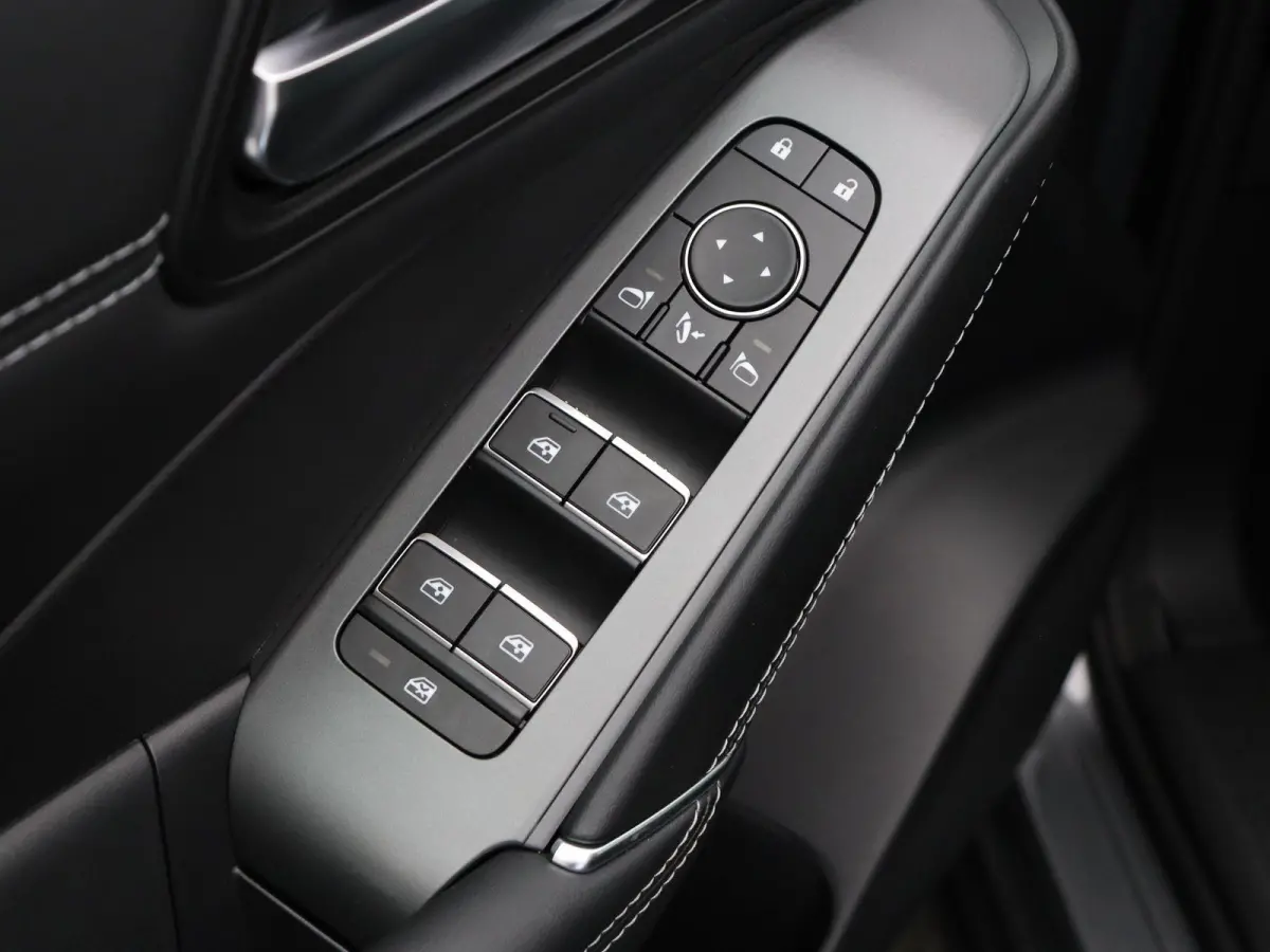1.5 e-Power N-Connecta | Head-up Display | Stoel, stuur, voorruitverwarming | Elektrische Achterklep | All Season Banden |