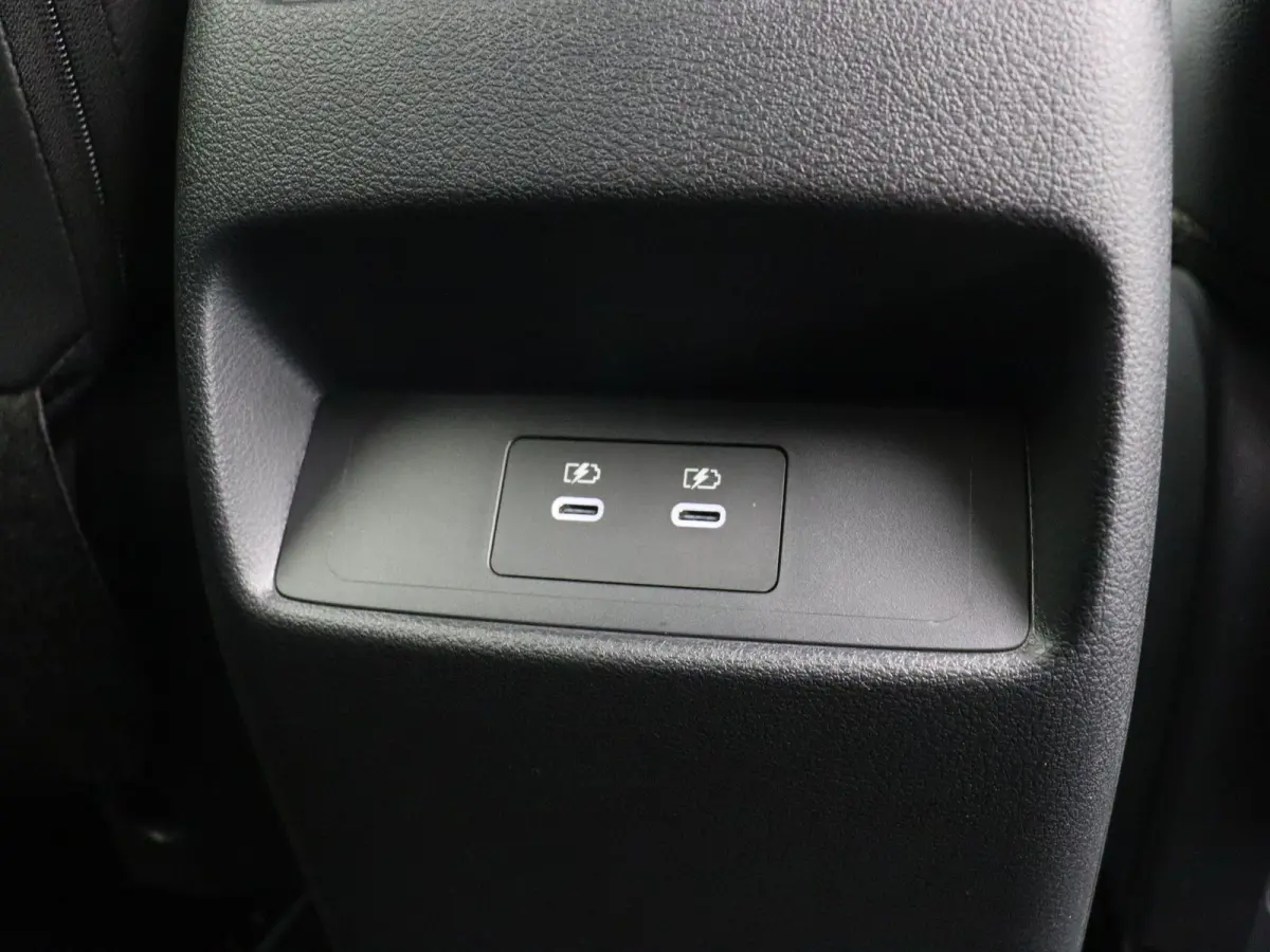1.5 e-Power N-Connecta | Head-up Display | Stoel, stuur, voorruitverwarming | Elektrische Achterklep | All Season Banden |