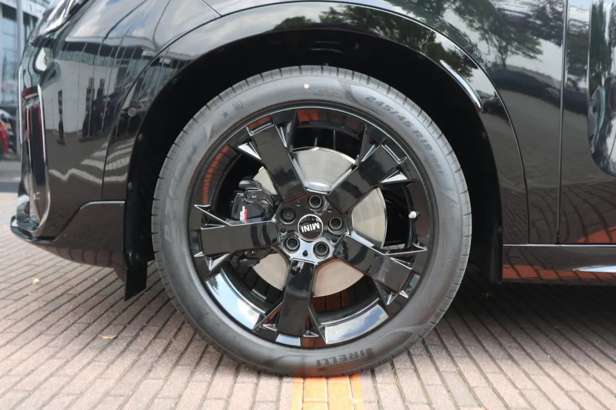 C | John Cooper Works Trim + Pakket L
