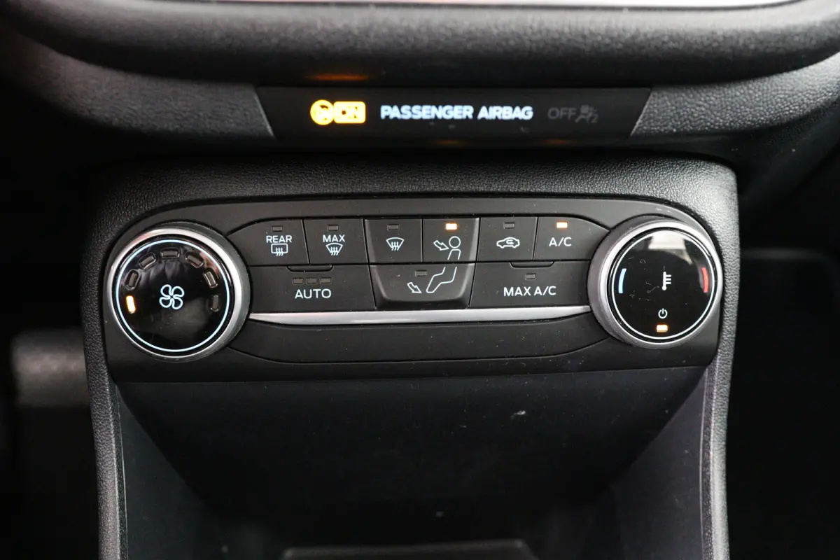 1.0 EcoBoost Titanium | Automaat! | Dealer Onderhouden! | Navi By App | Parkeersensoren | Cruise Control | Clima | Lichtmetalen Velgen