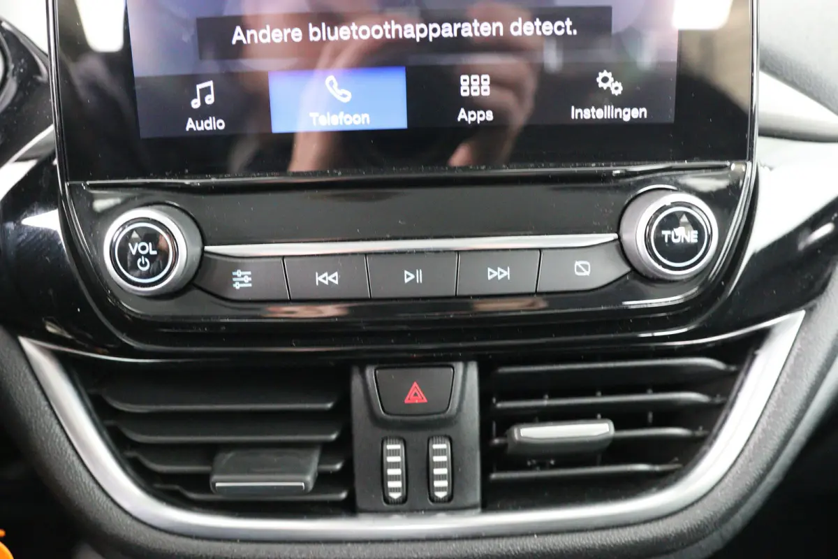 1.0 EcoBoost Titanium | Automaat! | Dealer Onderhouden! | Navi By App | Parkeersensoren | Cruise Control | Clima | Lichtmetalen Velgen
