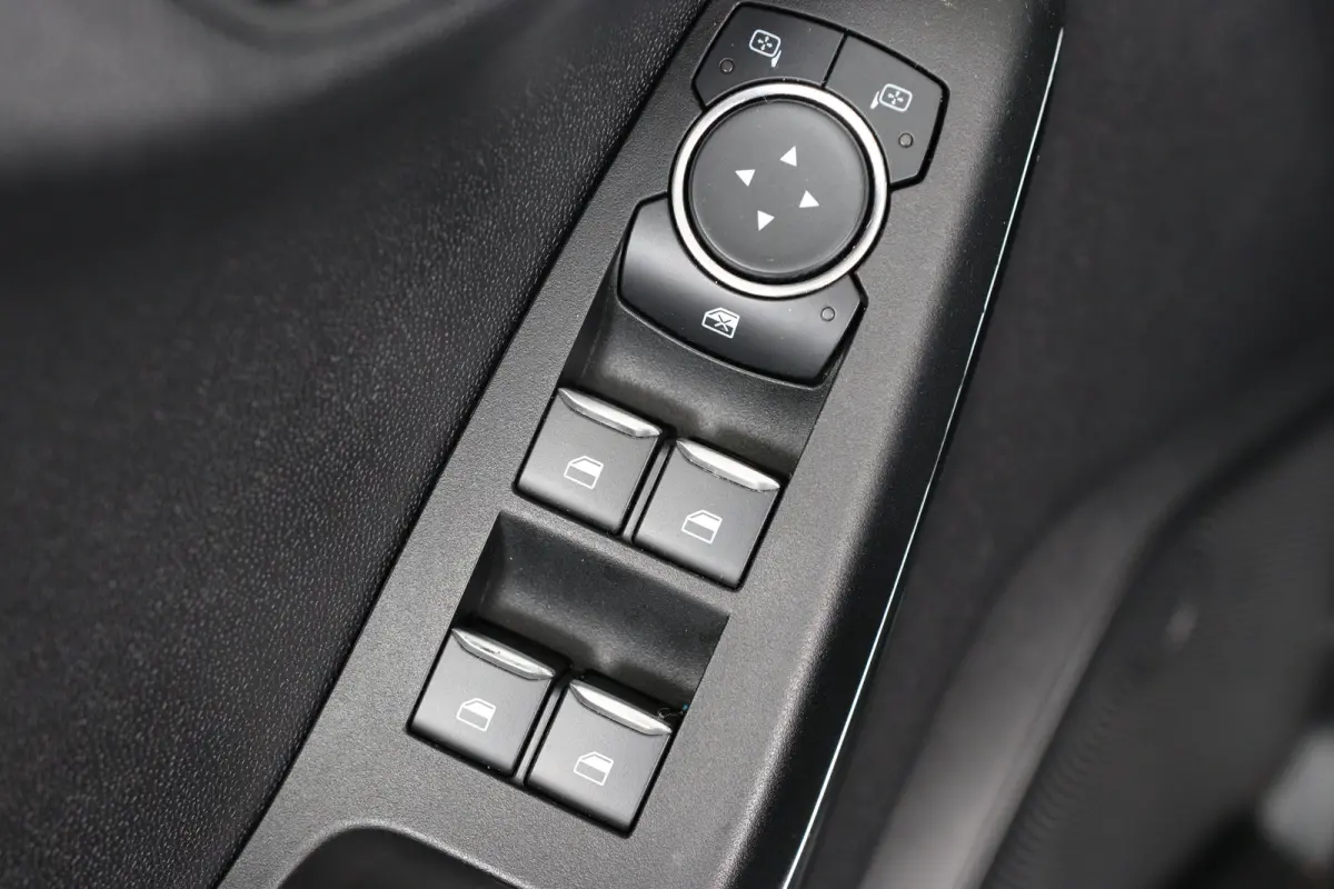 1.0 EcoBoost Titanium | Automaat! | Dealer Onderhouden! | Navi By App | Parkeersensoren | Cruise Control | Clima | Lichtmetalen Velgen