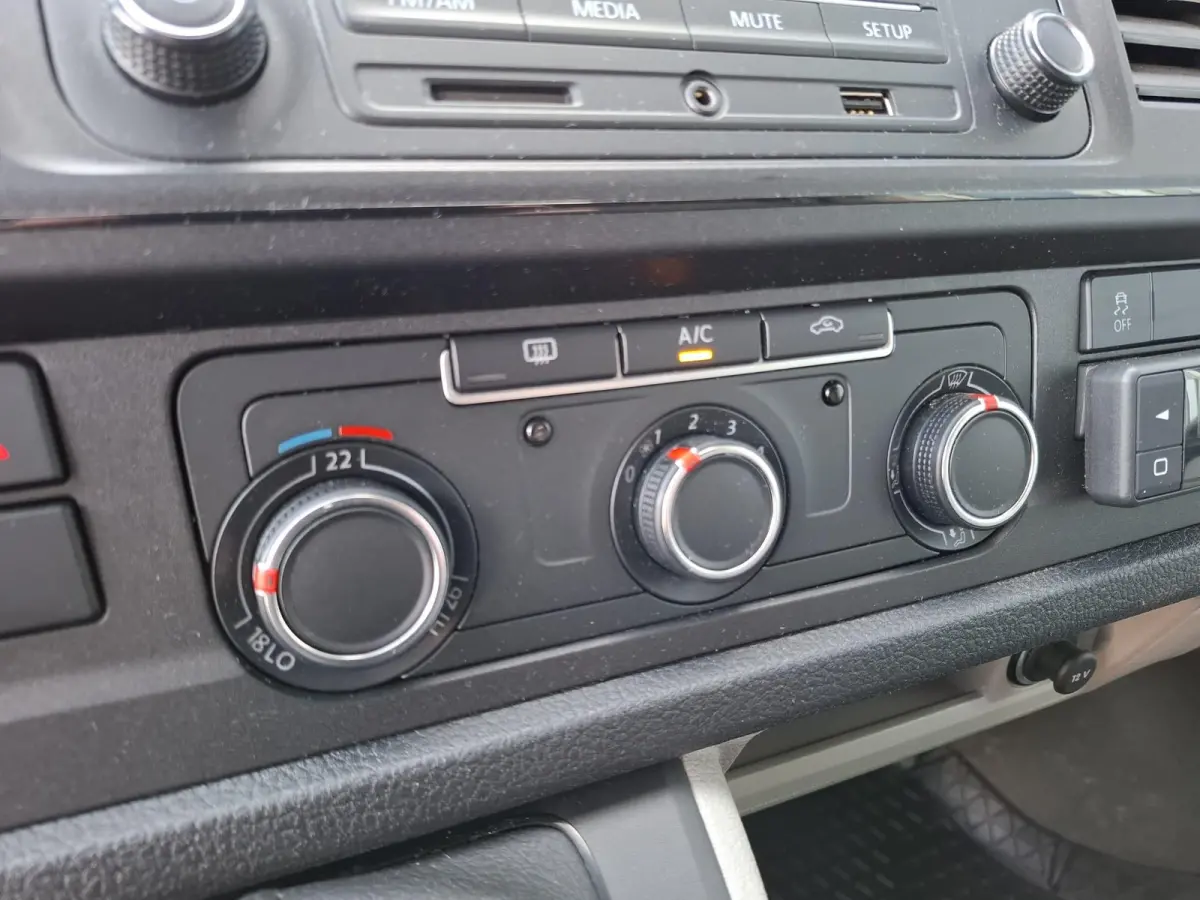 2.0 TDI L1H1 Highline AIRCO / TREKHAAK / 3 ZITS / EURO 6 / N.A.P