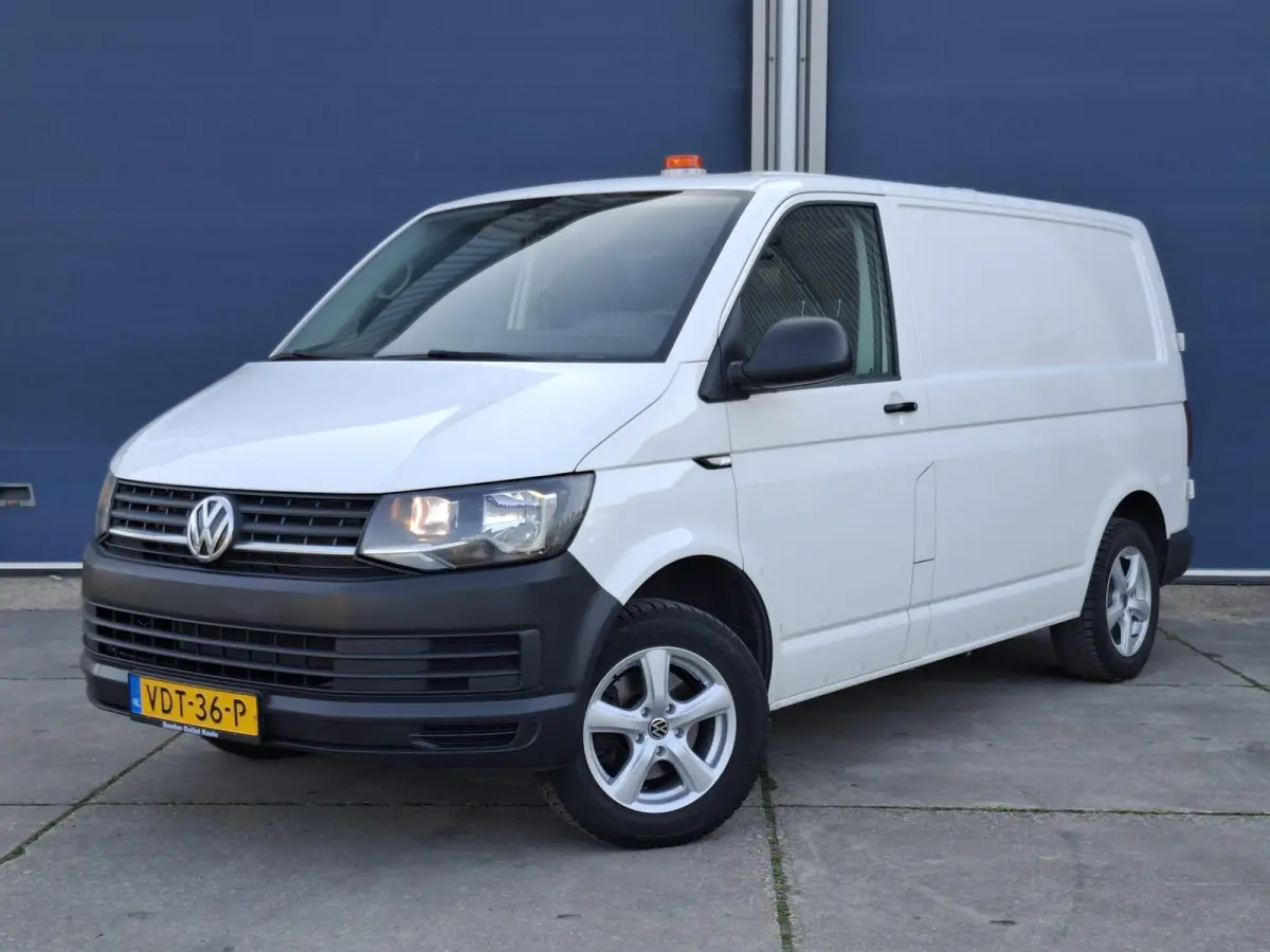 2.0 TDI L1H1 Highline AIRCO / TREKHAAK / 3 ZITS / EURO 6 / N.A.P