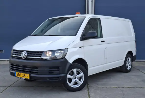 2.0 TDI L1H1 Highline AIRCO / TREKHAAK / 3 ZITS / EURO 6 / N.A.P