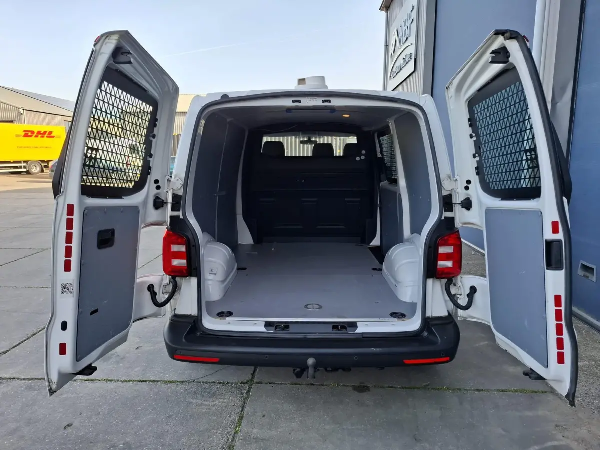 2.0 TDI L1H1 Highline AIRCO / TREKHAAK / 3 ZITS / EURO 6 / N.A.P