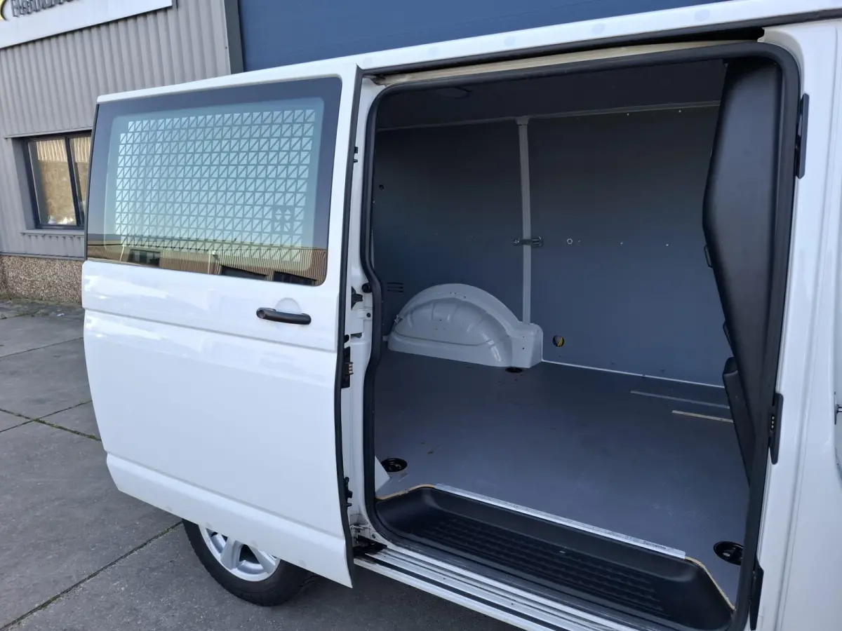 2.0 TDI L1H1 Highline AIRCO / TREKHAAK / 3 ZITS / EURO 6 / N.A.P