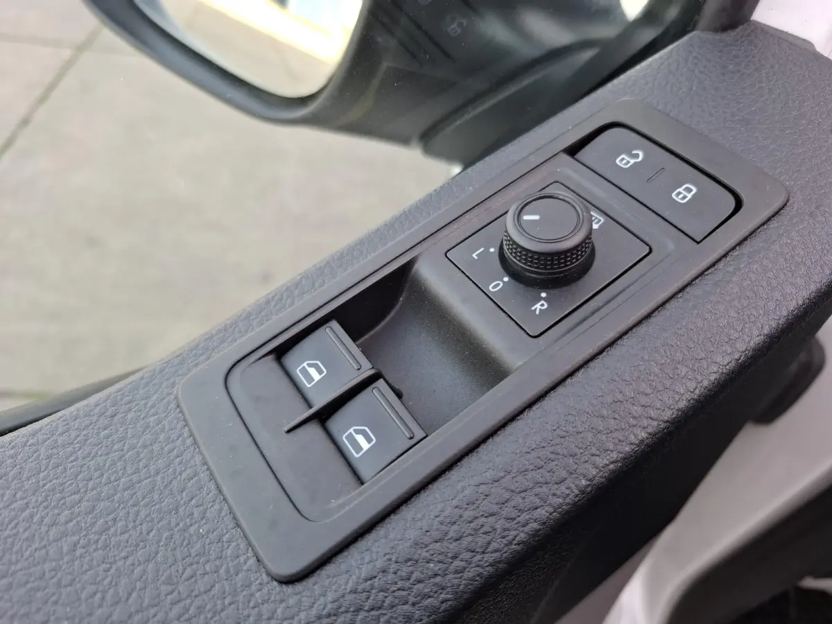 2.0 TDI L1H1 Highline AIRCO / TREKHAAK / 3 ZITS / EURO 6 / N.A.P