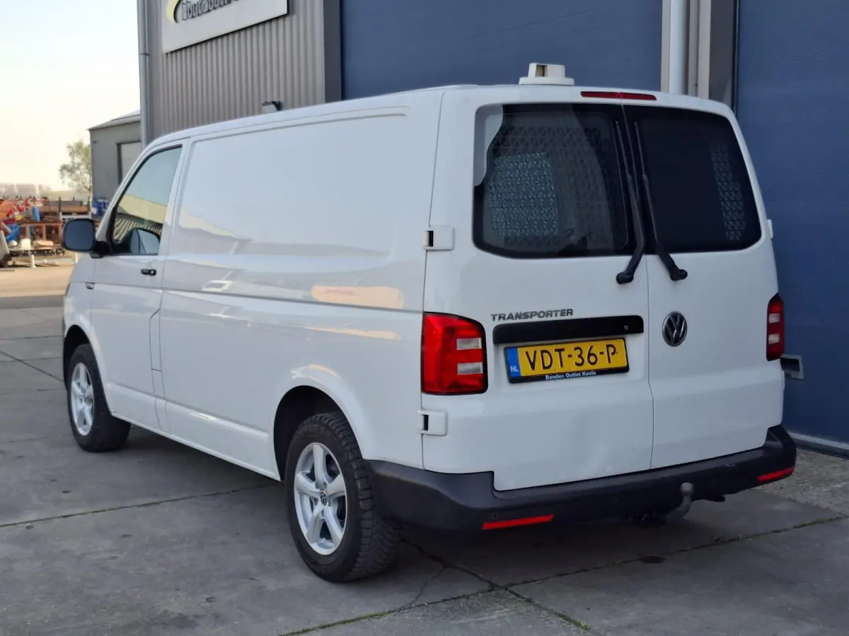 2.0 TDI L1H1 Highline AIRCO / TREKHAAK / 3 ZITS / EURO 6 / N.A.P