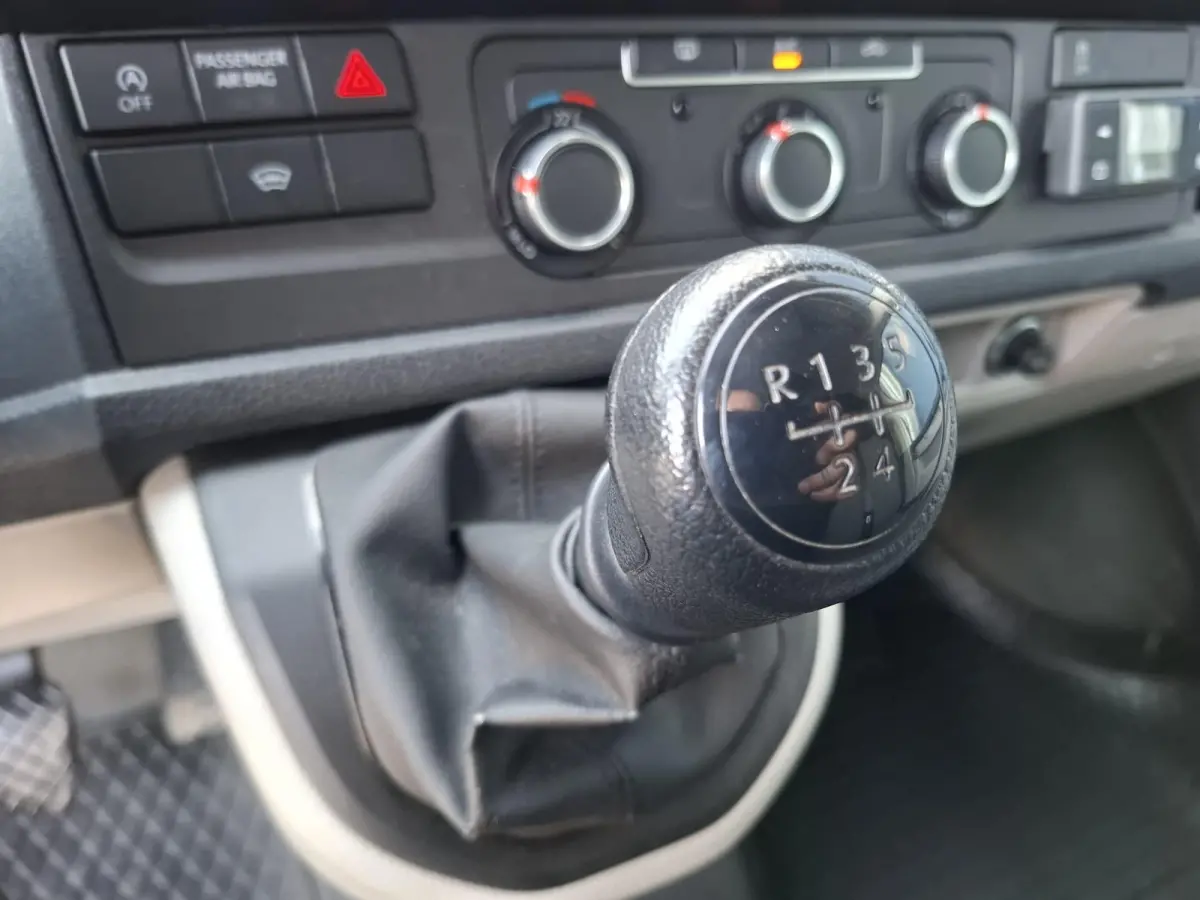 2.0 TDI L1H1 Highline AIRCO / TREKHAAK / 3 ZITS / EURO 6 / N.A.P